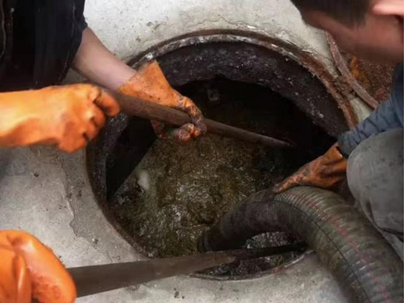 怀安清理化粪池时如何避免沼气的危害?